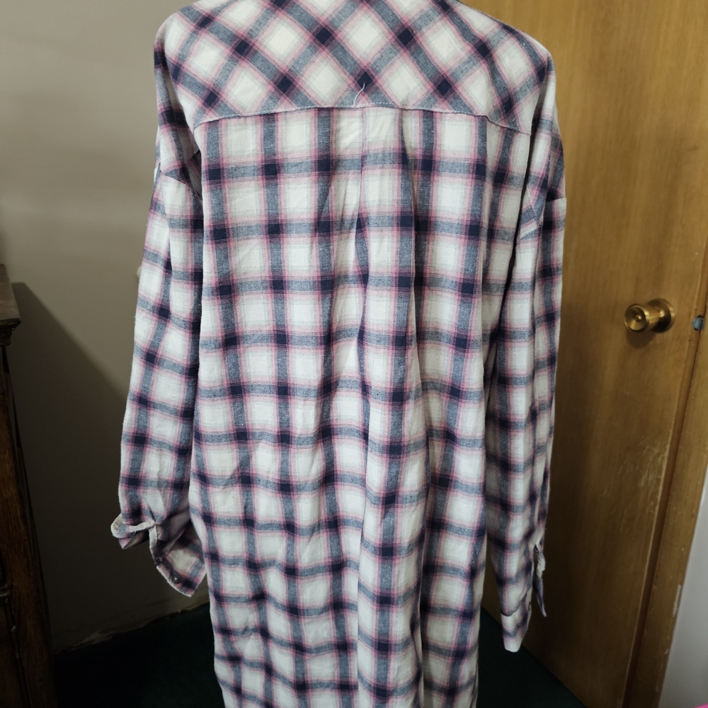 POL Plaid Button-Up Shirt in White, Pink & Navy L Large - Picture 3 of 7